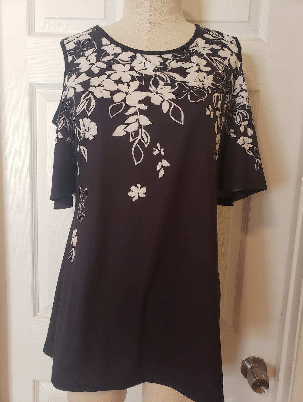 Black Floral Cold-Shoulder Women's Top Size Small